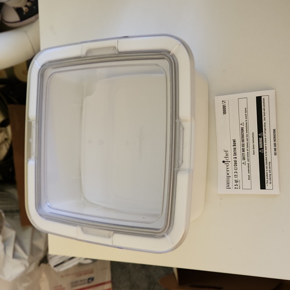 Pampered Chef 2.5-QT. INSULATED SERVING BOWL with clear lid